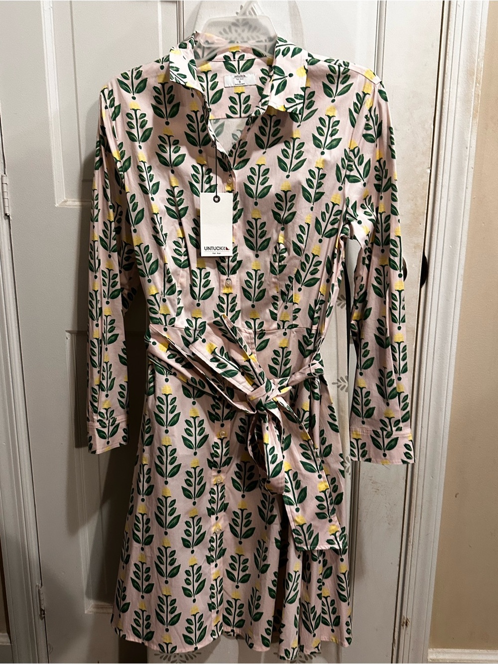UNTUCKit Pink Floral Tie-Waist Shirt Dress with Green Leaf Print
